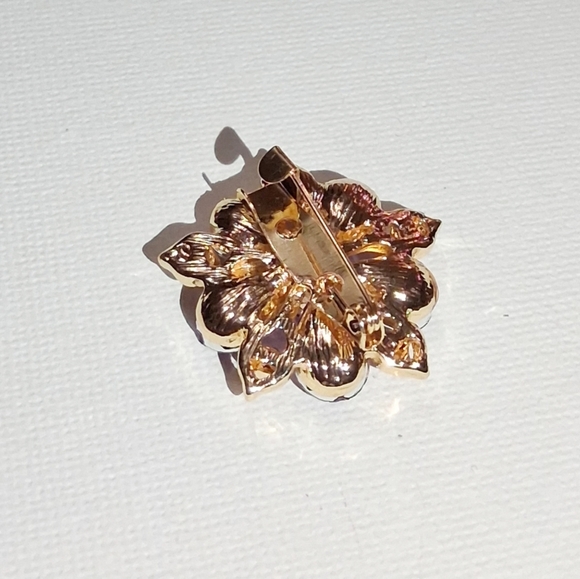 *Sold*Purple Flower Small Brooch - Picture 2 of 2